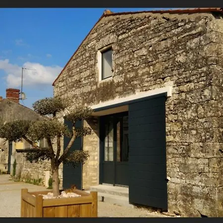 La Grange Des Arondes بيت ضيافة *
